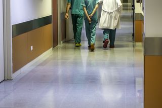 Wielka dziura w budżecie NFZ. Ta grupa pacjentów najbardziej odczuje cięcia