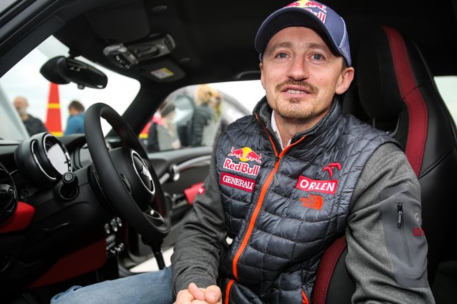 Adam Małysz po latach znów pojedzie w wyścigu! Wyjątkowe zawody Red Bull Drift Masters w Warszawie
