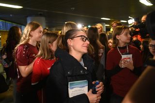 Tłumy na lotnisku w Warszawie powitały polskie piłkarki! 