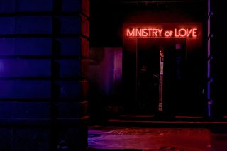 Serial Droneland kręcony w Bytomiu! Co wiemy o serialu z gwiazdą Dark  w roli głównej?