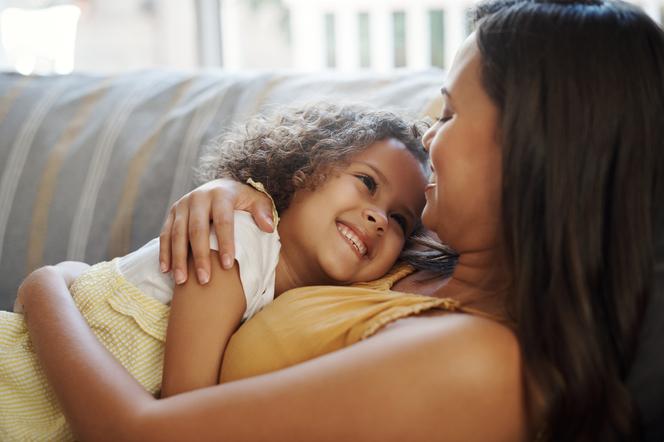 Chcesz wzmocnić relację ze swoim dzieckiem? O tych 8 rzeczach powinnaś pamiętać codziennie