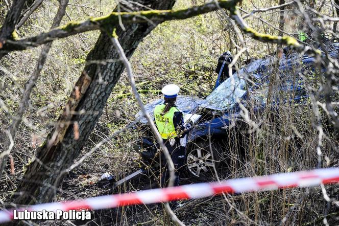 Ford Mondeo wpadł do rzeki Drawa, cztery młode osoby nie żyją