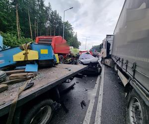 Brzesko. Tragiczny wypadek z udziałem pięciu pojazdów. 26-latek zginął na miejscu