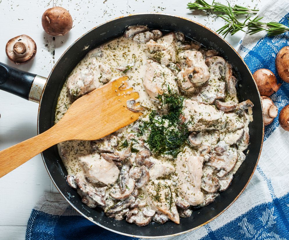 Bitki z piersi kurczaka w sosie pieczarkowym