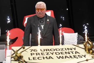 Wałęsa BIJE się w piersi i w końcu to robi: Rodacy, przepraszam...