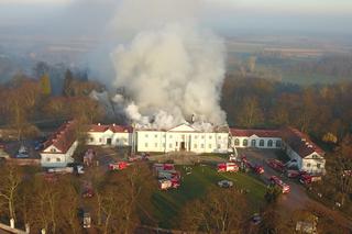 Płonie pałac w Korczewie