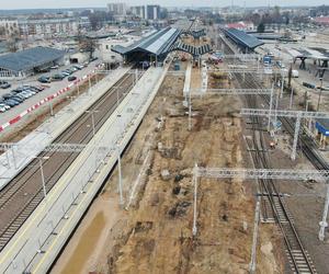 Modernizacja Rail Baltica: Stacja Białystok, widok na budowe peronów
