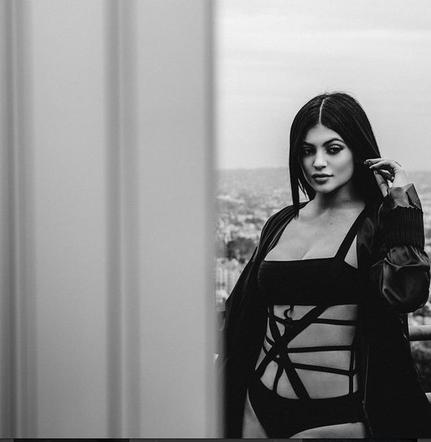 Kylie Jenner w swojej najseksowniejszej sesji zdjęciowej?! Ona tak twierdzi! Zobaczcie ZDJĘCIA