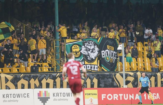 GKS Katowice kontra Stal Rzeszów na stadionie przy Bukowej. Padło osiem bramek! GieKSa trzecia w tabeli 1. Ligi