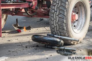 Motocyklista zderzył się z ciągnikiem rolniczym
