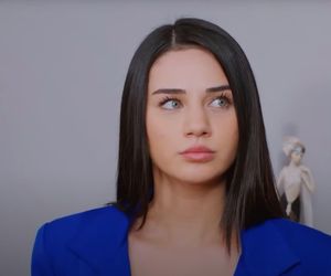 Melis awanturuje się z Feraye, a później podejrzewa, że Zeynep jest w ciąży z Cihanem.