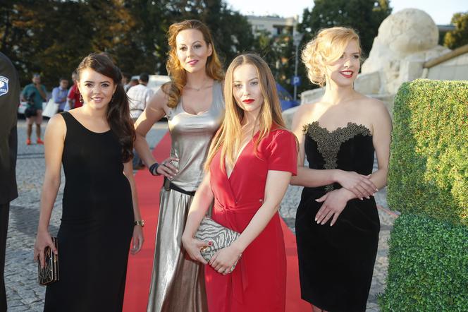 Jesienna ramówka TVP 2015. Dziewczyny ze Lwowa. Olyia (Katarzyna Ucherska), Swietłana (Anna Maria Buczek), Polina (Magdalena Wróbel), Uliana (Anna Gorajska)