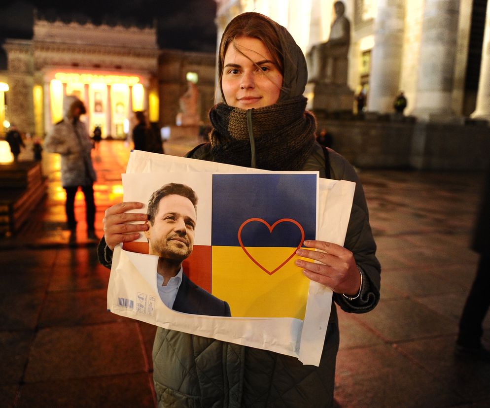 Warszawa solidarna z Ukrainą. Trzaskowski na wiecu RELACJA