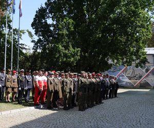 Szef MON wręczył odznaczenia żołnierzom