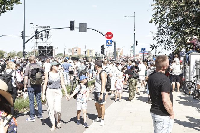 Tłumy na defiladzie wojskowej w Warszawie