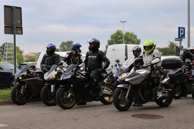 Przed Areną Lublin symbolicznie pożegnano dwójkę tragicznie zmarłych motocyklistów