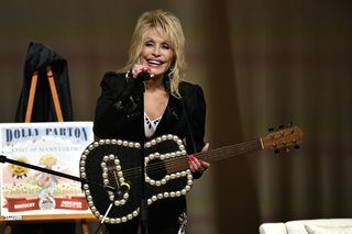Dolly Parton walczy o życie. Jej siostra prosi fanów o modlitwę