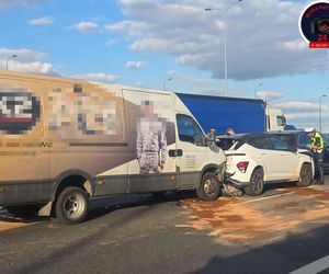 Zderzenie trzech aut na S2. Lądował śmigłowiec LPR