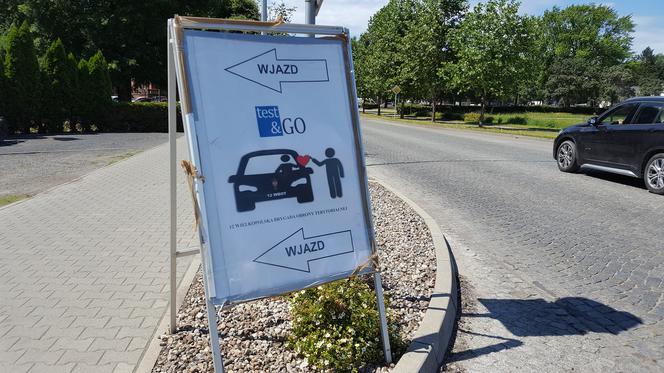 Drive-thru w Lesznie. Na darmowe badania zapisało się ponad 500 osób