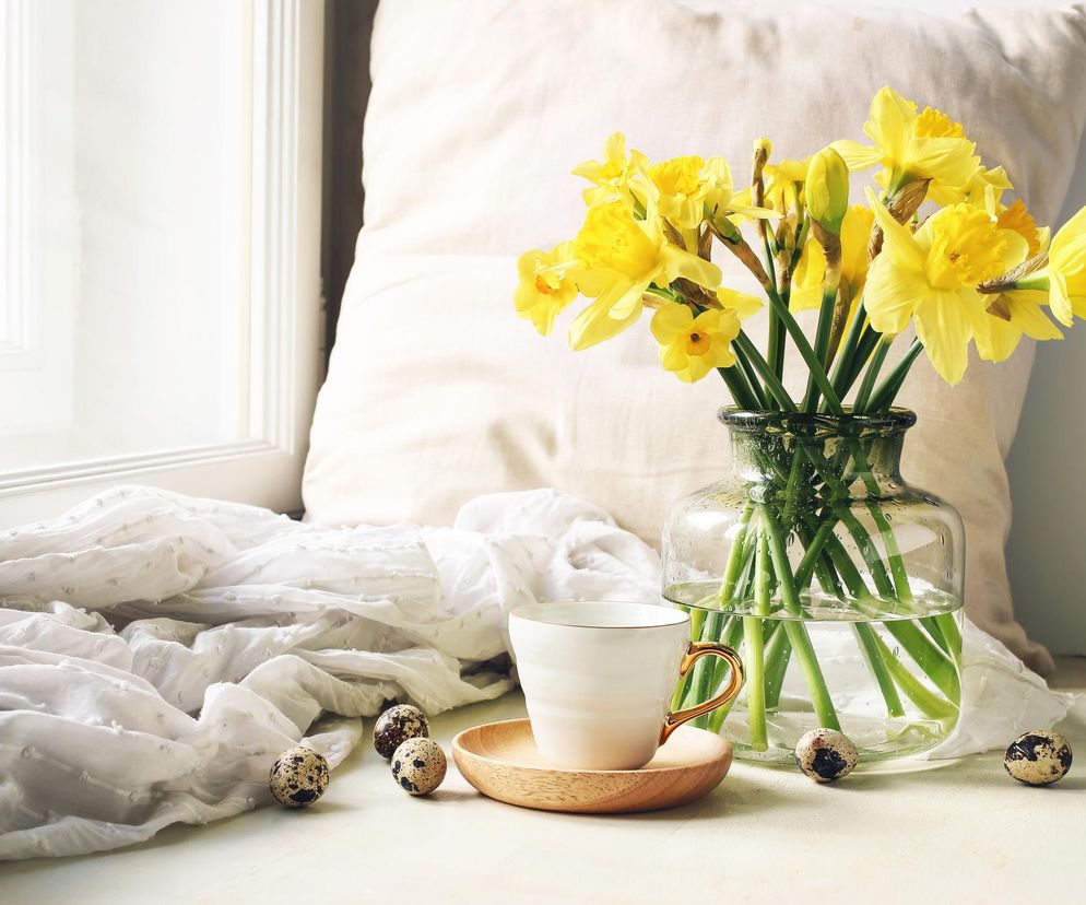 Domowy sposób na świeże żonkile w wazonie. Ta prosta odżywka z kuchni wydłuży ich żywotność