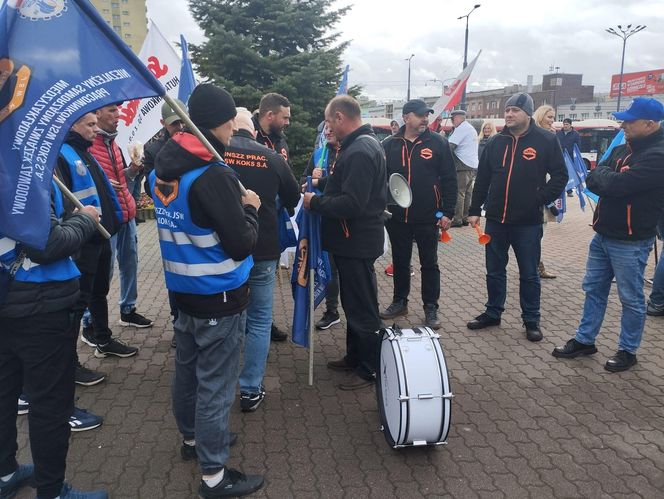 Hutnicy i koksownicy wyszli na ulice w Dąbrowie Górniczej. Apel do rządu o ratunek dla branży i tysięcy miejsc pracy