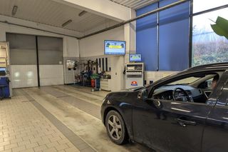 Na tych stacjach w Olsztynie sprawdzisz światła samochodowe za darmo. Sprawdź listę