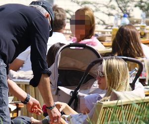 Krzysztof Ibisz je żonie z ręki