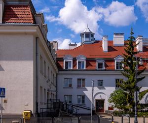 Osiedle Wyspiańskiego w Warszawie - zdjęcia. Z góry wygląda jak wielki wykrzyknik