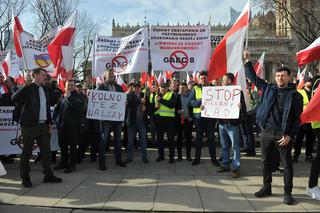 Rolnicy protestują w Warszawie. Gorąco na ulicach stolicy [ZAPIS RELACJI] 
