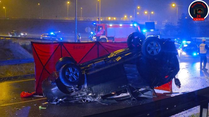Matka nie żyje, w aucie dzieci. Śmiertelne dachowanie w Warszawie