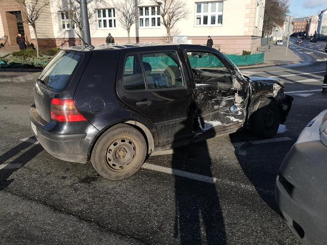 Wypadek na rondzie Jagiellonów w Bydgoszczy [ZDJĘCIA]