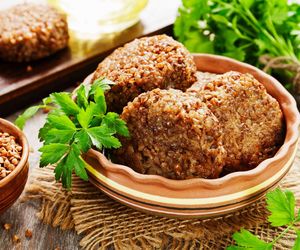 Kaszę gryczaną wymieszaj z tym serem. Rewelacyjne wege kotleciki zrobisz w 20 minut 