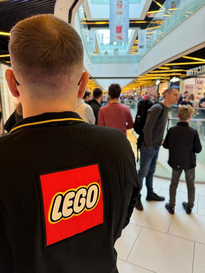 Gigantyczne kolejki na otwarciu Lego Store w Galerii Katowickiej. Klienci wpuszczani pojedynczo