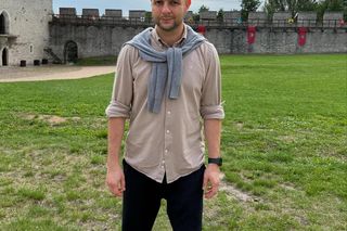 Patryk Jaki na zamku z rodziną