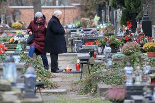 Kaczyński pojechał w święta na cmentarz