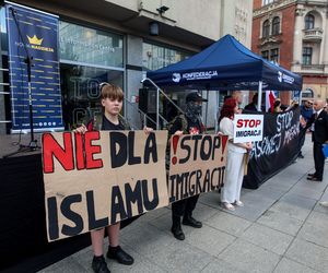 Kibice protestują. Nie chcą imigrantów w centrum Katowic
