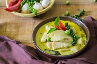 Kurczak w zielonym curry - przepis na danie z kuchni tajskiej