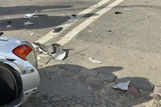 Warszawa. 15-latek huknął motorowerem w osobówkę. Chłopiec trafił do szpitala!