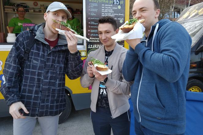 Food trucki rozpoczynają w Warszawie sezon!