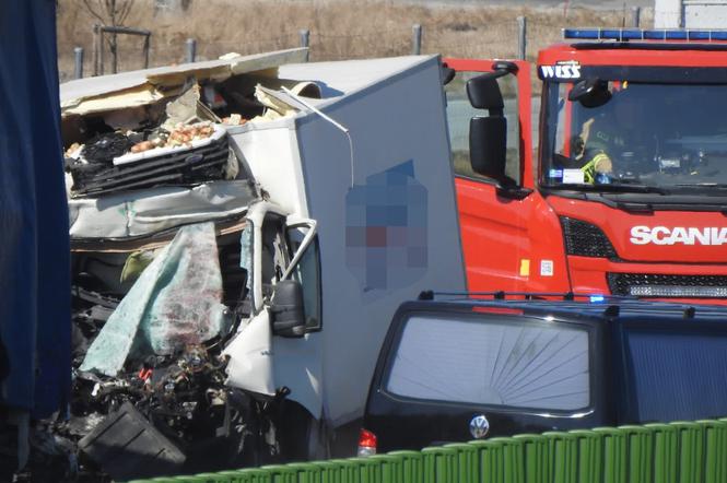 Dwa wypadki jeden po drugim na S17. Nie żyje 57-latek