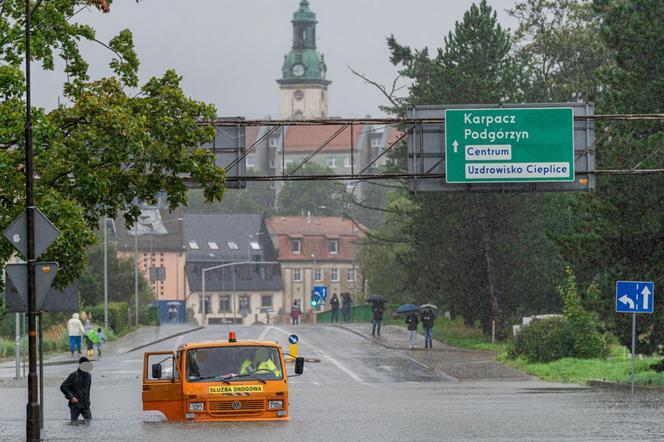 Powódź 2024. Ktoś użył koparki do przerwania wałów przeciwpowodziowych! Prokuratura bada sprawę