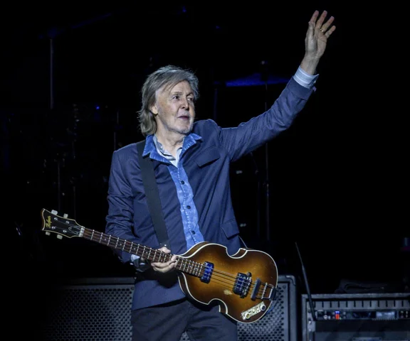 Paul McCartney zemścił się kiedyś na pewnym dziennikarzu. Wysłał mu śmierdzącą niespodziankę 