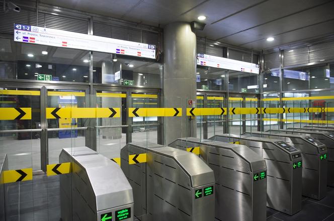 Bramki w warszawskim metrze