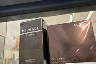 Wyprzedaż perfum w Rossmannie