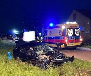 Śmiertelny wypadek w gminie Szumowo. Auto wjechało pod ciężarówkę z mlekiem