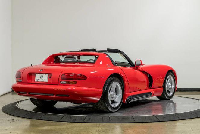 Dodge Viper z przebiegiem 34 mil
