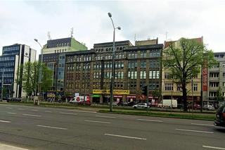 Odzieżowiec wystawiony na sprzedaż