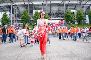 Polska miss Euro 2024 zaszalała głębokim dekoltem. Jej piersi prawie wyskoczyły na wierzch! Podbiła niemieckie trybuny