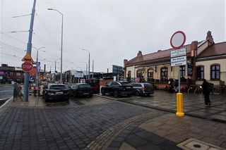 Dziki parking przed szczecińskim dworcem