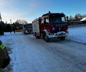 Dziewczynka wbiegła wprost pod auto. Została zakleszczona pod pojazdem